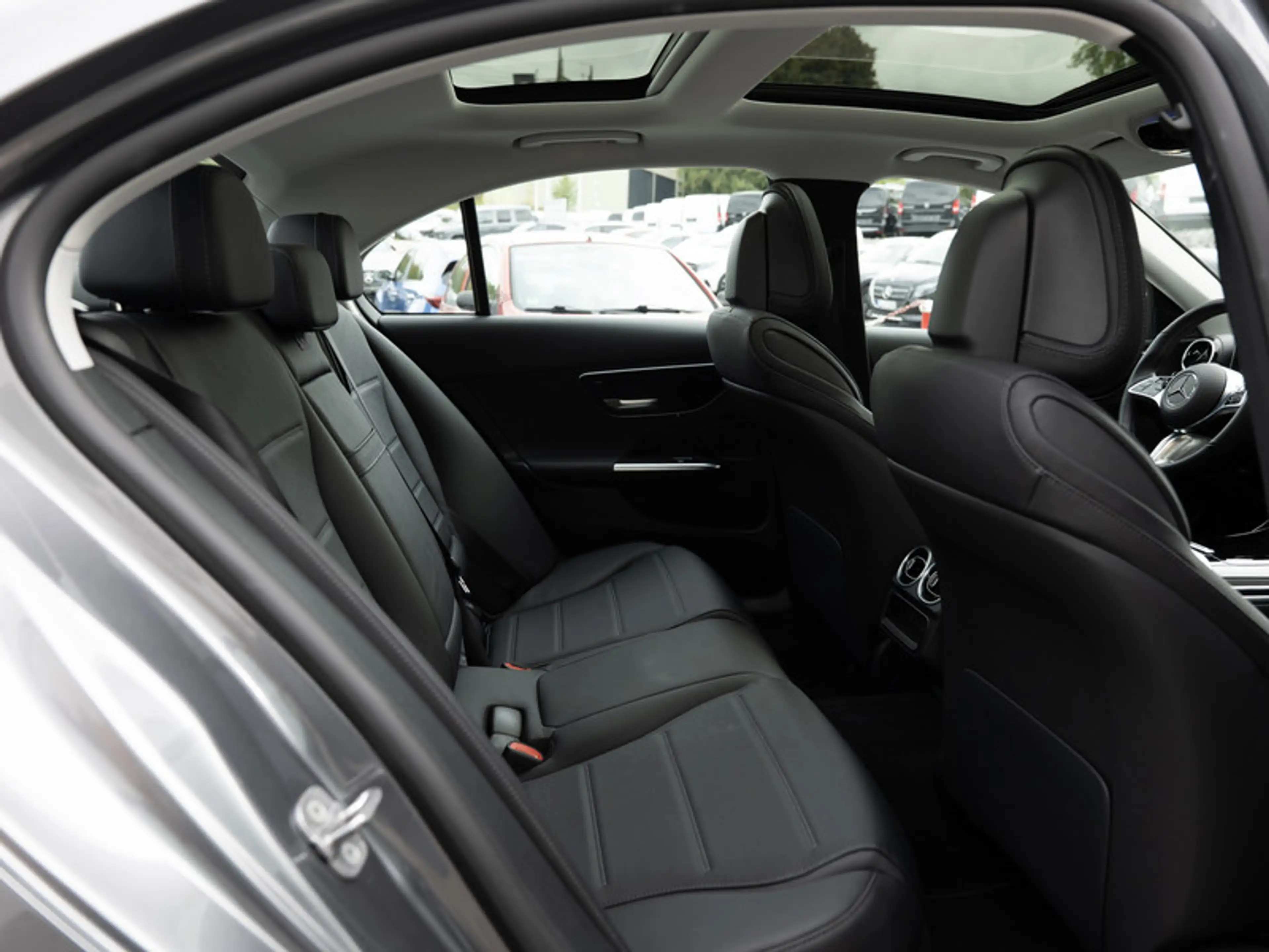 Mercedes-Benz C 220 d Avantgarde/LED/Pano/Totw/Leder/Winter — photo 5