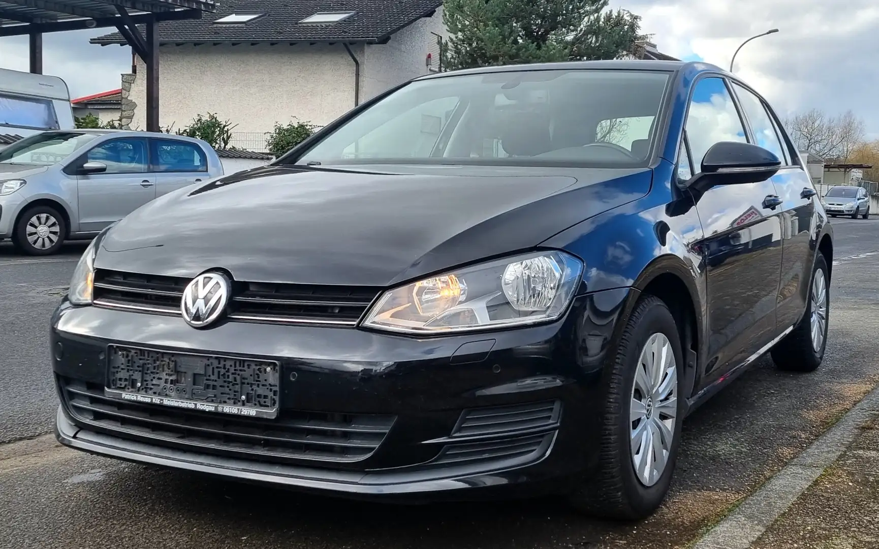 Volkswagen Golf 1.6 TDI BMT *PDC* Stzhg * Multi* TÜV 03/2026* Schwarz - 1