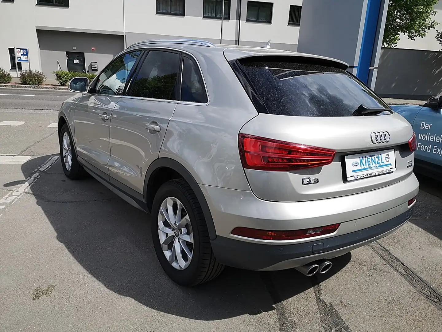 Audi Q3 2,0 TDI Intense quattro Grau - 2