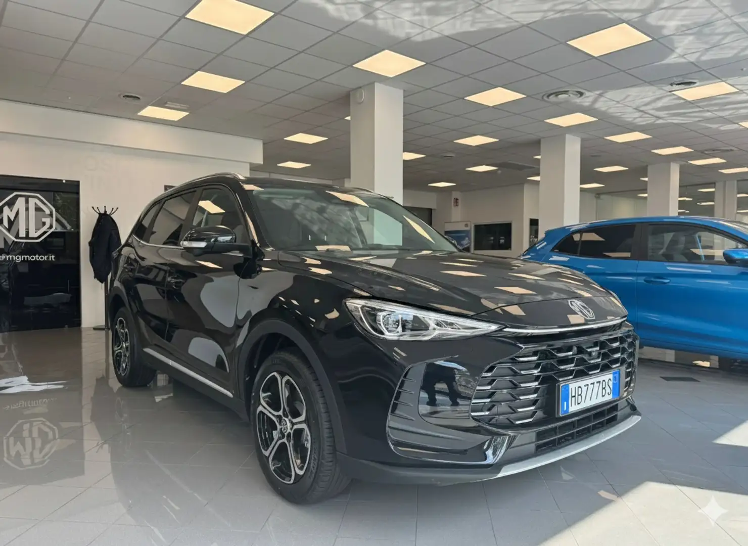 MG ZS NEW ZS 1.5L MT STD Schwarz - 1