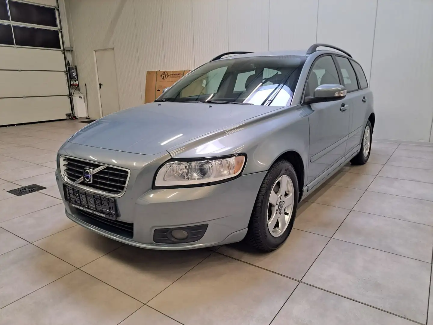 Volvo V50 1.6 D Momentum / LEDER / AHK / NAVI Blau - 1