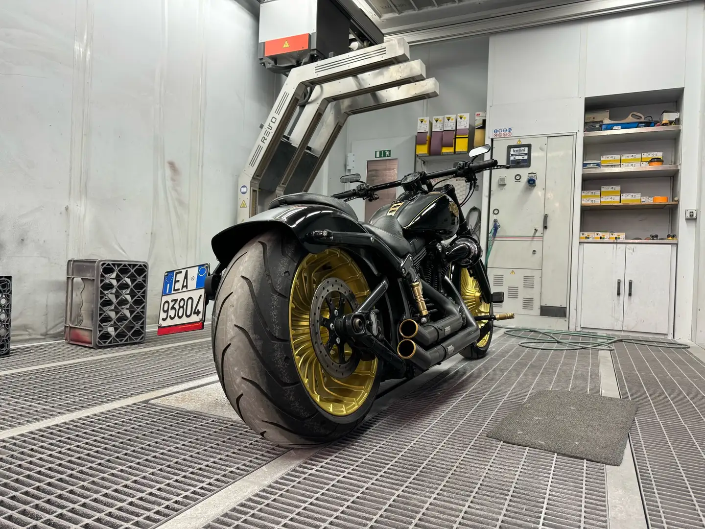 Harley-Davidson CVO Breakout Чорний - 2