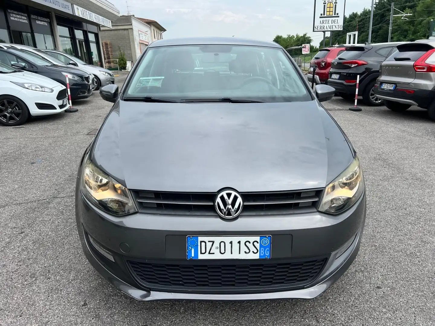 Volkswagen Polo 5p 1.2 Comfortline 70cv Gris - 2