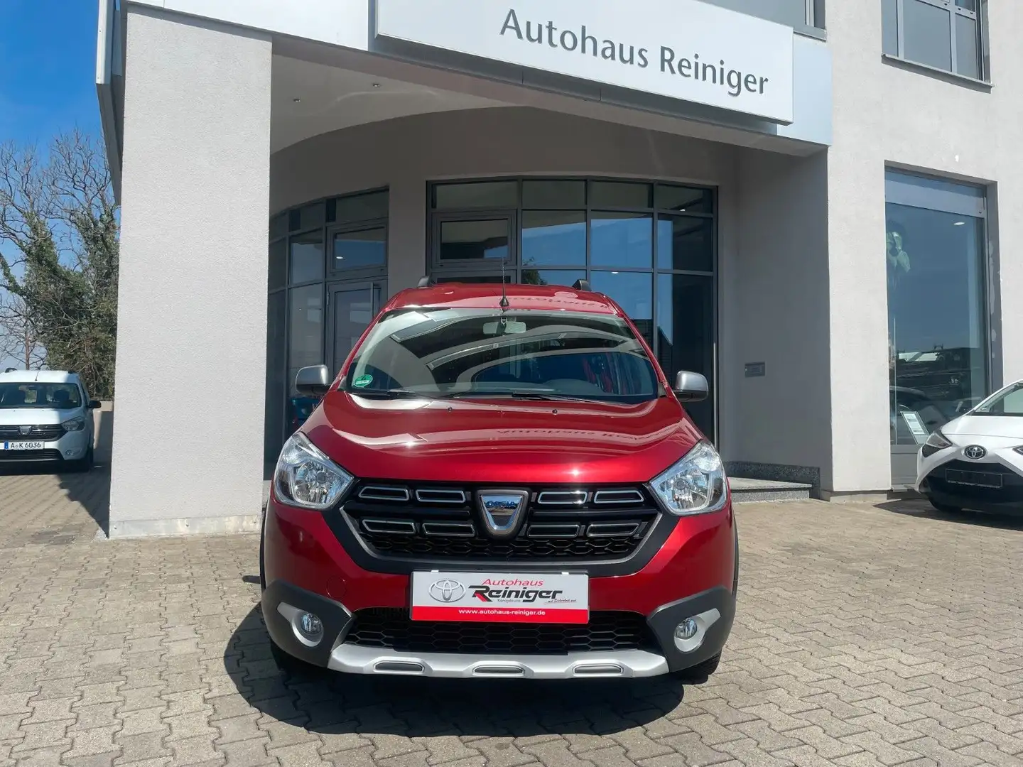 Dacia Dokker Stepway TCe115  Turbo *Navi,SHZ,RFK,AHK Červená - 2