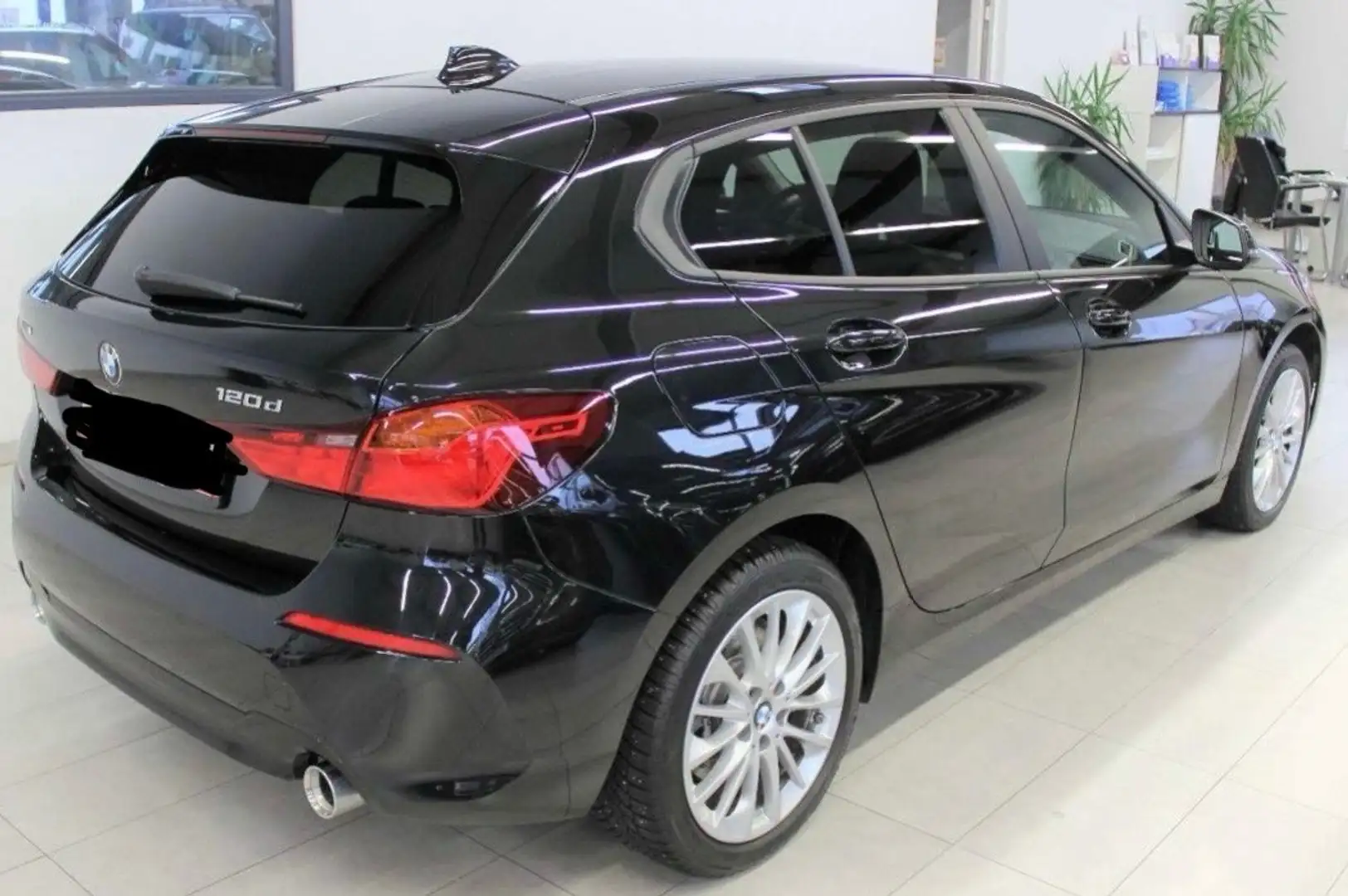 BMW 120 120 d xDrive Advantage Fekete - 2