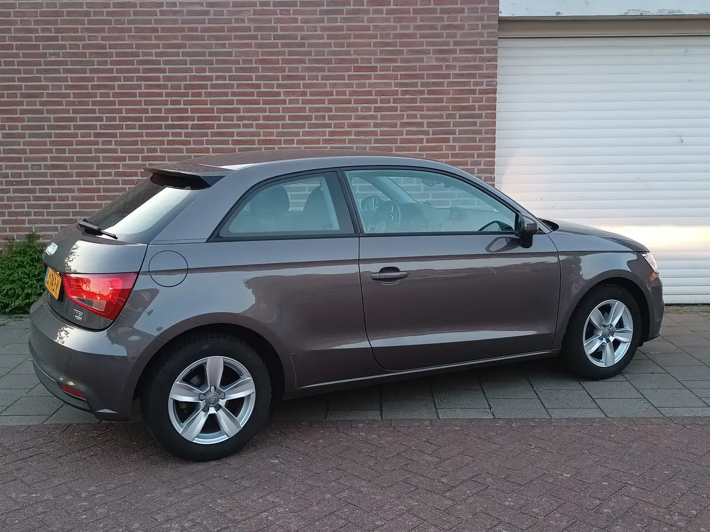 Audi A1 A1 1.0 TFSI Ultra Brown - 2