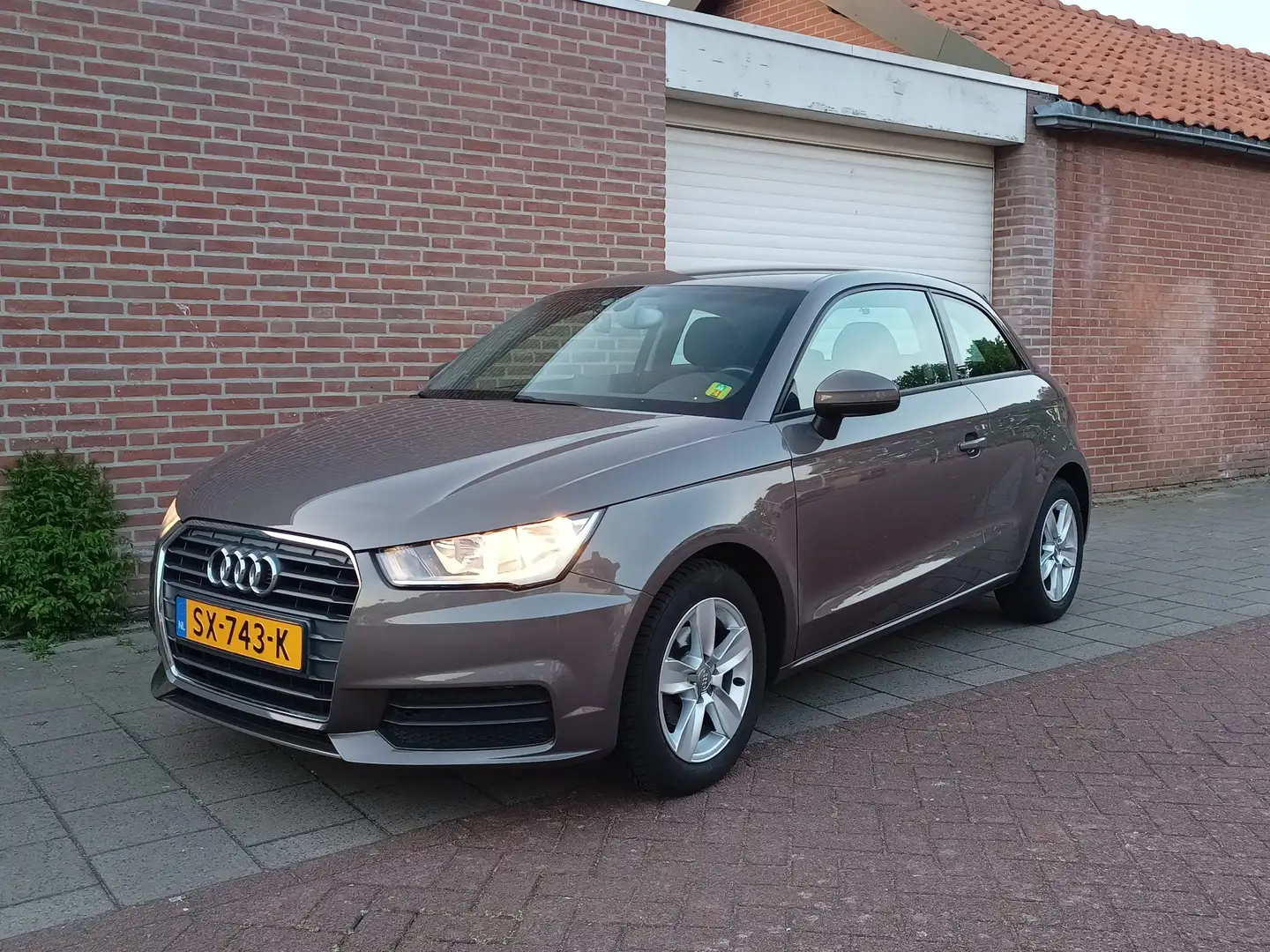 Audi A1 A1 1.0 TFSI Ultra Brown - 1
