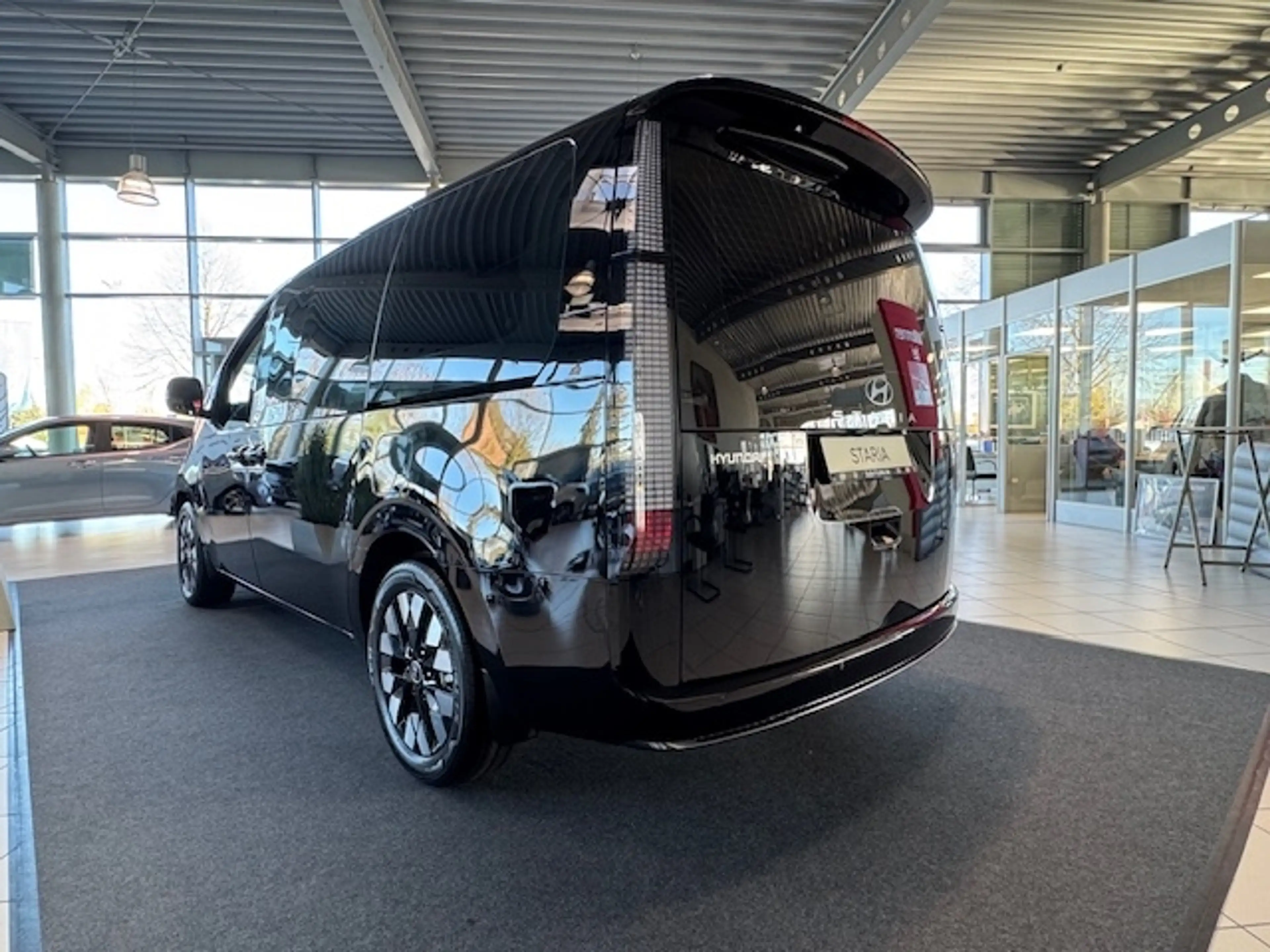 Hyundai STARIA Signature Hybrid 2WD 1.6 T-GDI EU6e 7-Sitzer Navi — photo 10