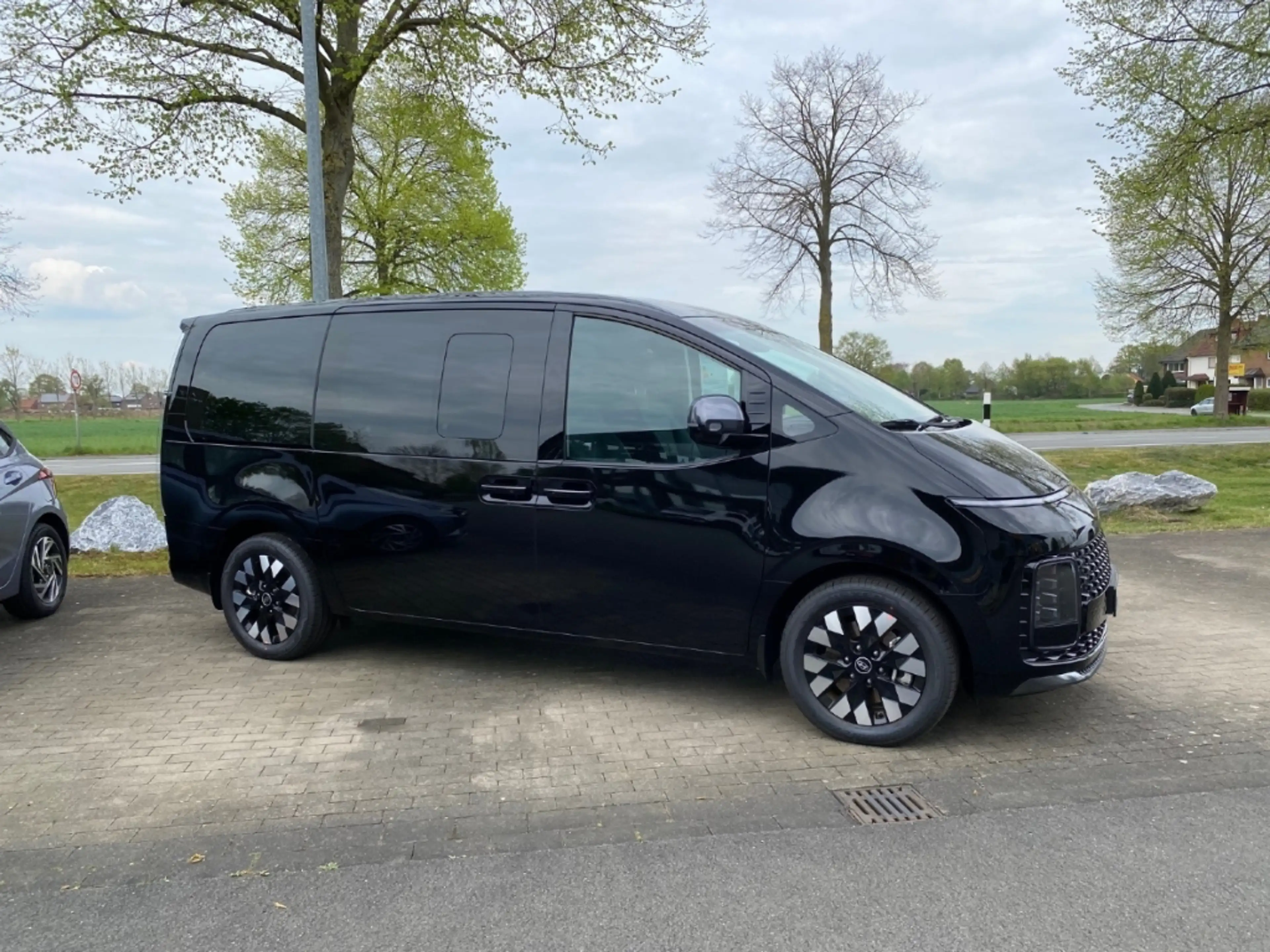 Hyundai STARIA Signature Hybrid 2WD 1.6 T-GDI EU6e 7-Sitzer Navi
