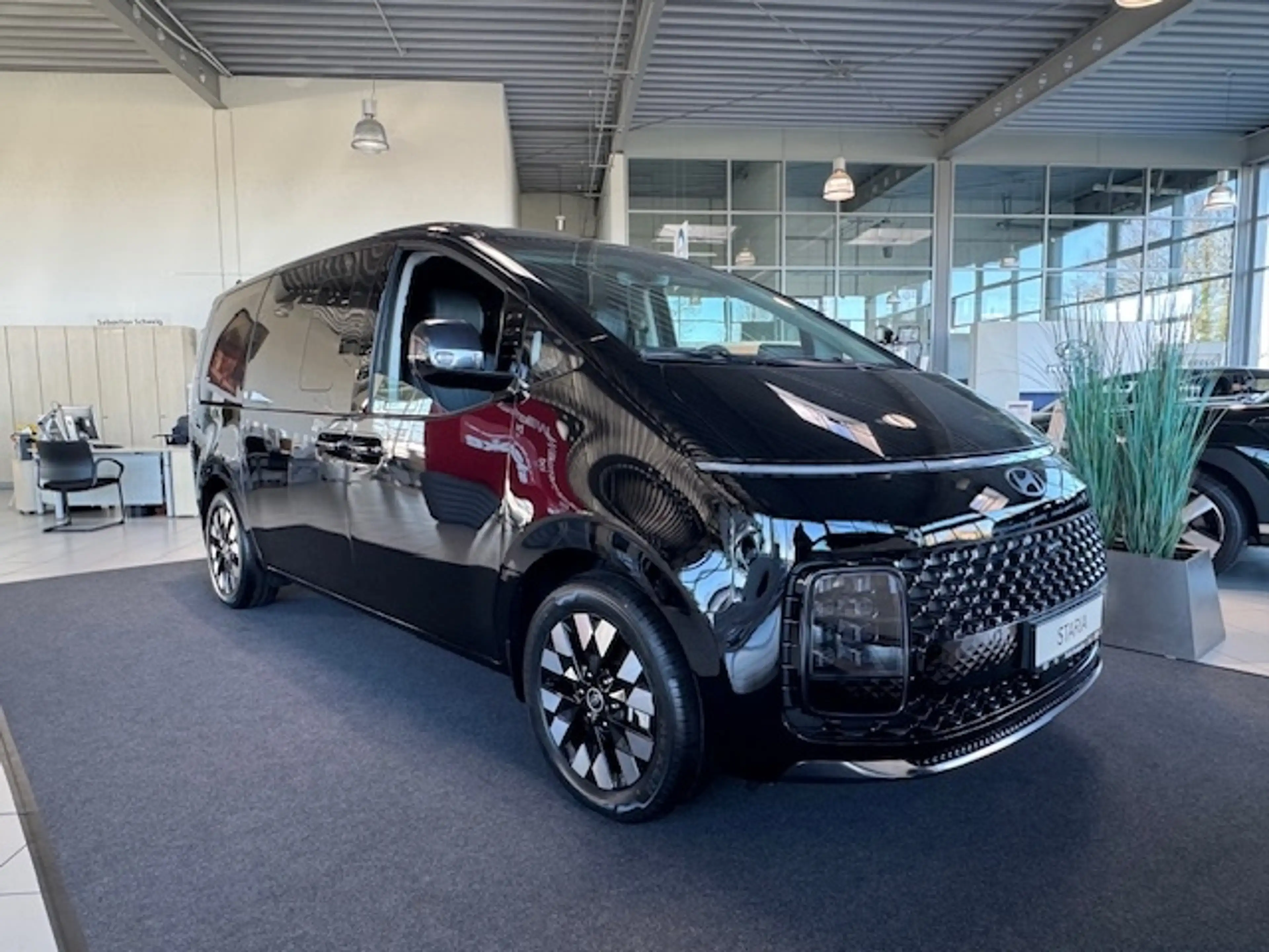 Hyundai STARIA Signature Hybrid 2WD 1.6 T-GDI EU6e 7-Sitzer Navi — photo 12