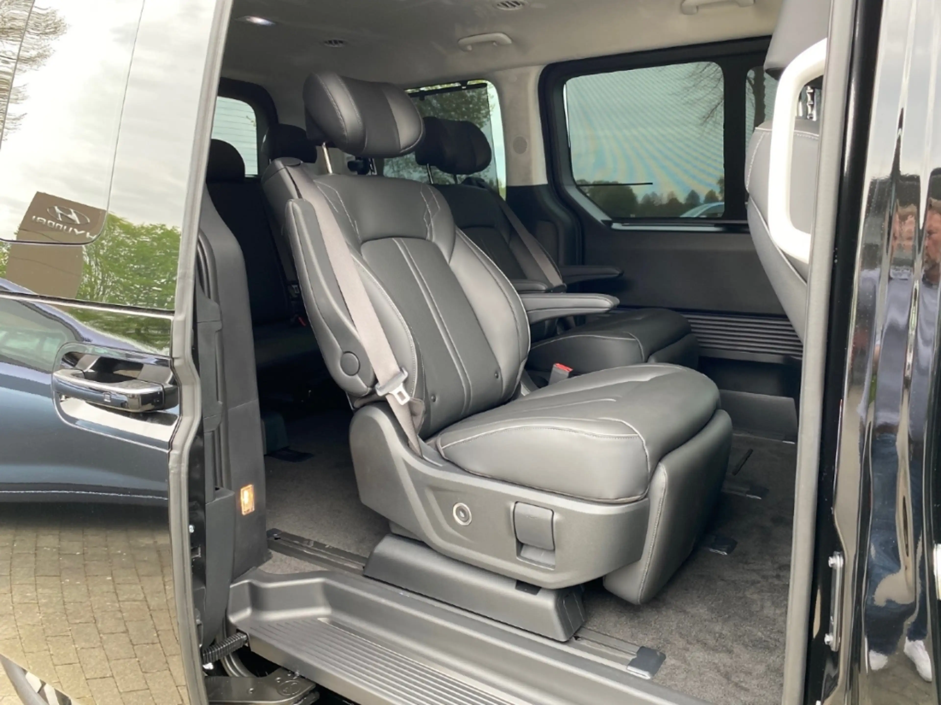 Hyundai STARIA Signature Hybrid 2WD 1.6 T-GDI EU6e 7-Sitzer Navi — photo 5