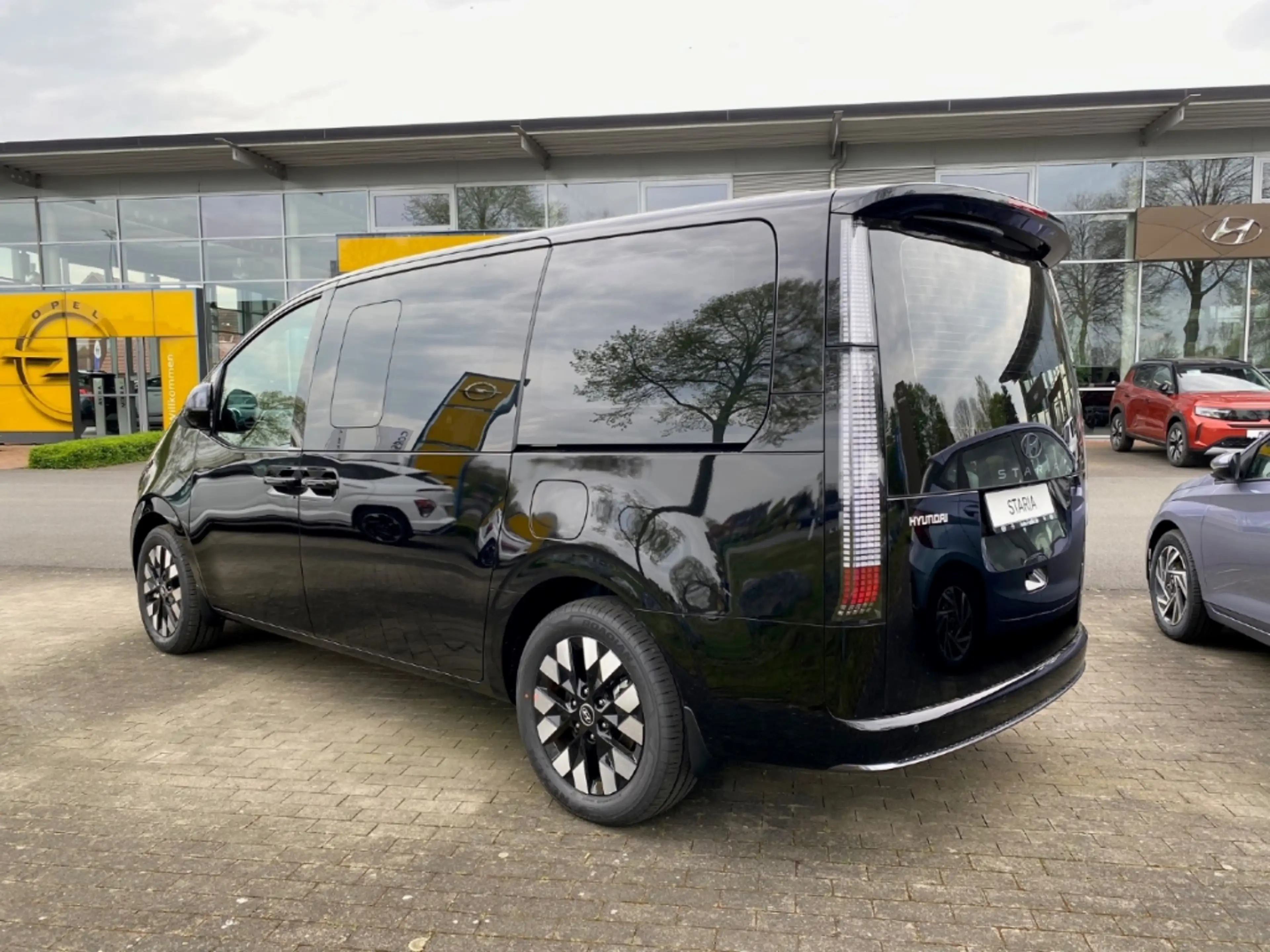 Hyundai STARIA Signature Hybrid 2WD 1.6 T-GDI EU6e 7-Sitzer Navi — photo 4