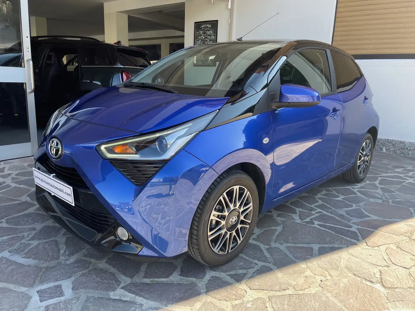 Toyota Aygo 5p 1.0 x-clusiv m-mt 72cv UNICO PROPRIETARIO Blu/Azzurro - 1
