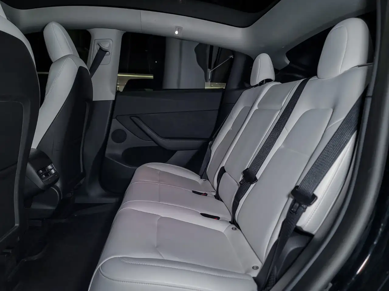 Tesla Model Y снимка Tesla Model Y