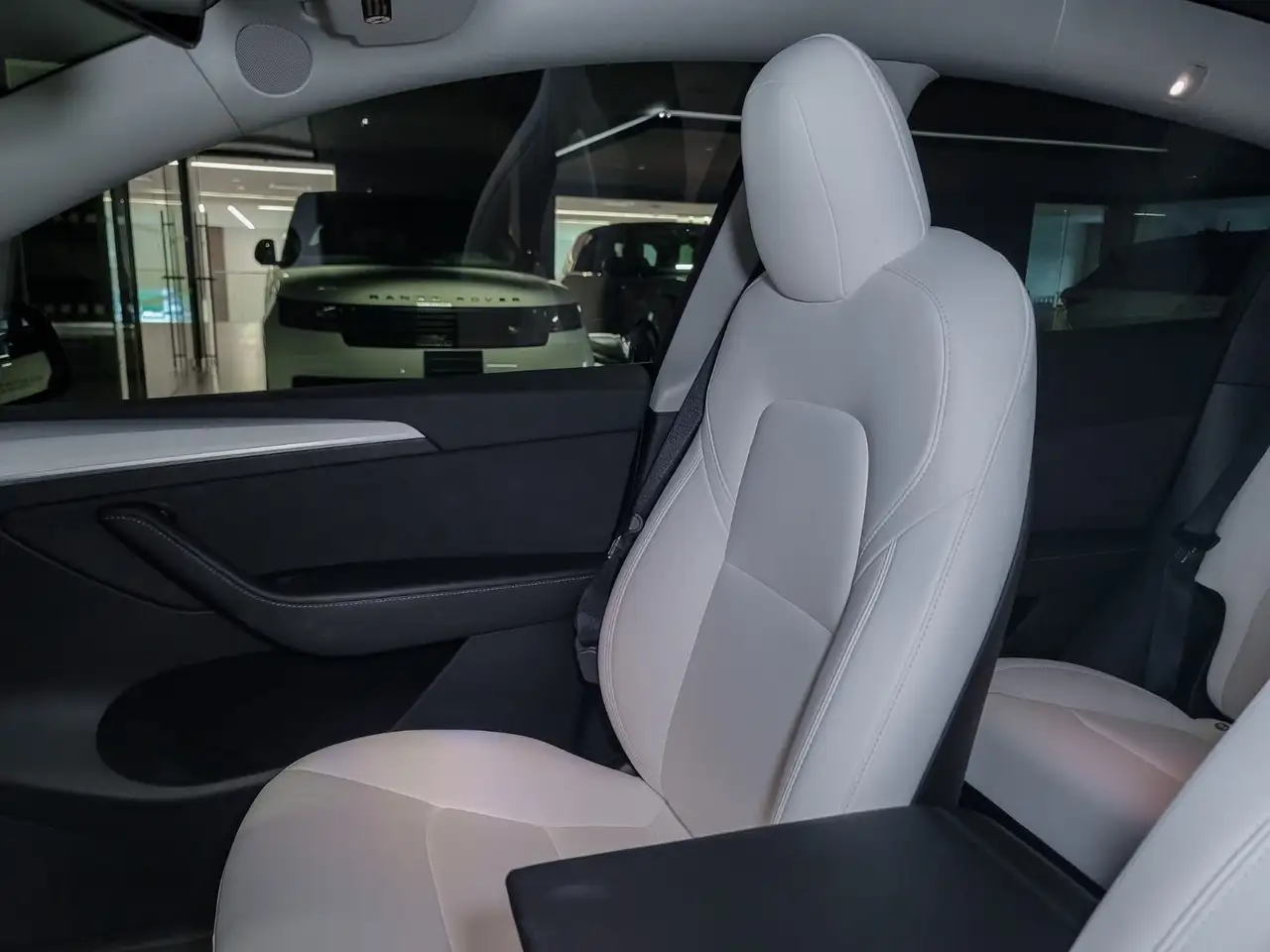 Tesla Model Y снимка Tesla Model Y