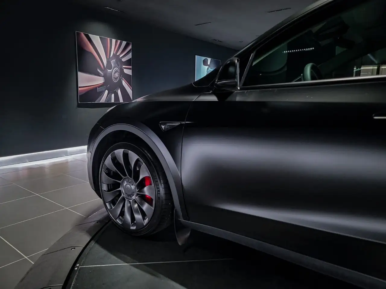 Tesla Model Y снимка Tesla Model Y