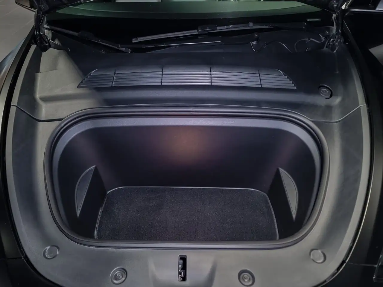 Tesla Model Y снимка Tesla Model Y