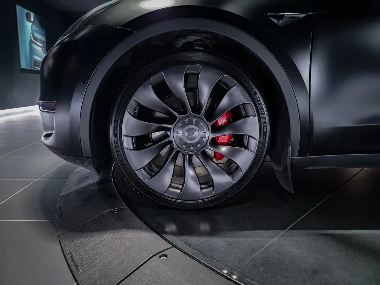 Tesla Model Y снимка Tesla Model Y
