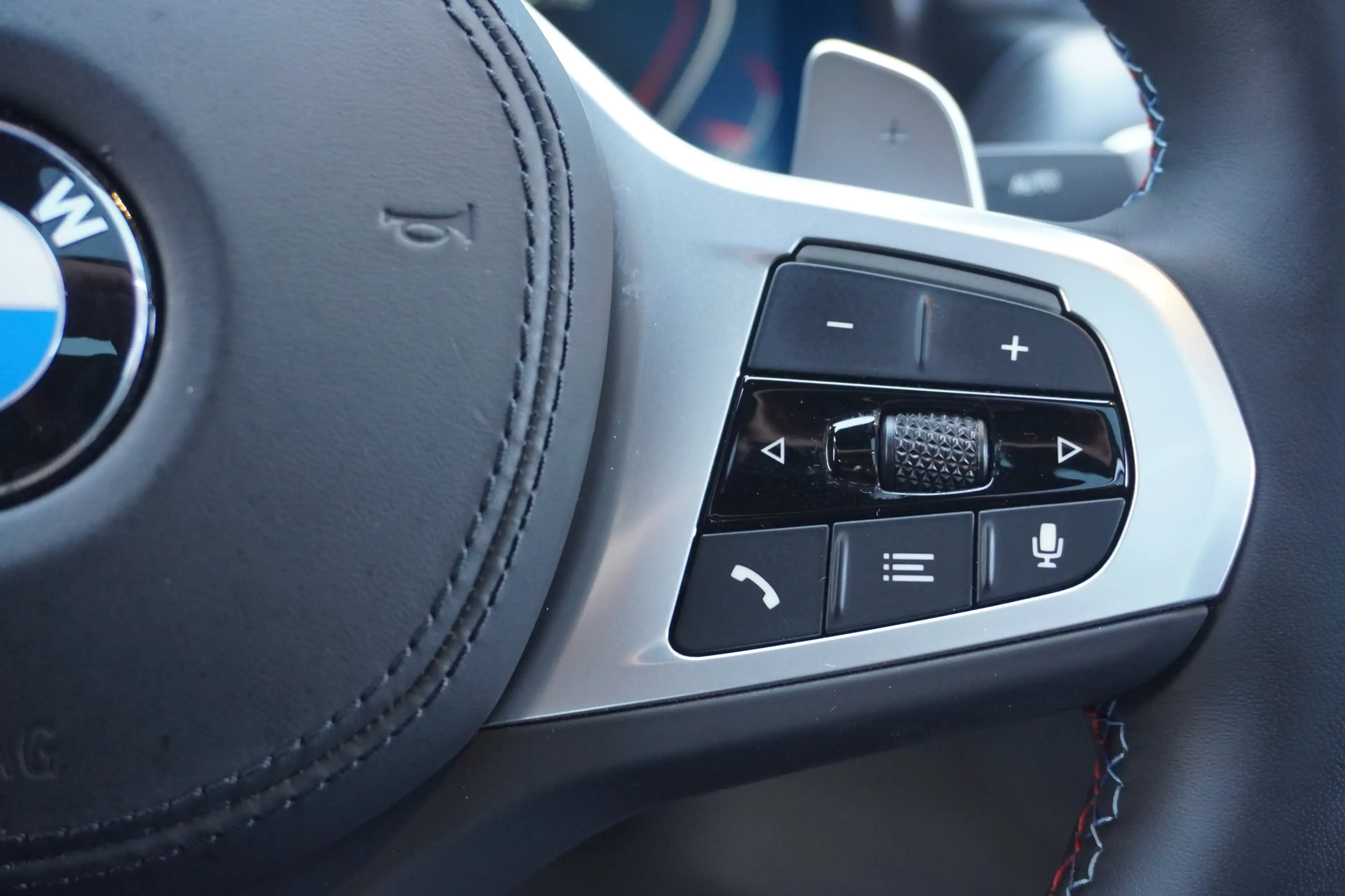 BMW X4 M 40d — photo 10