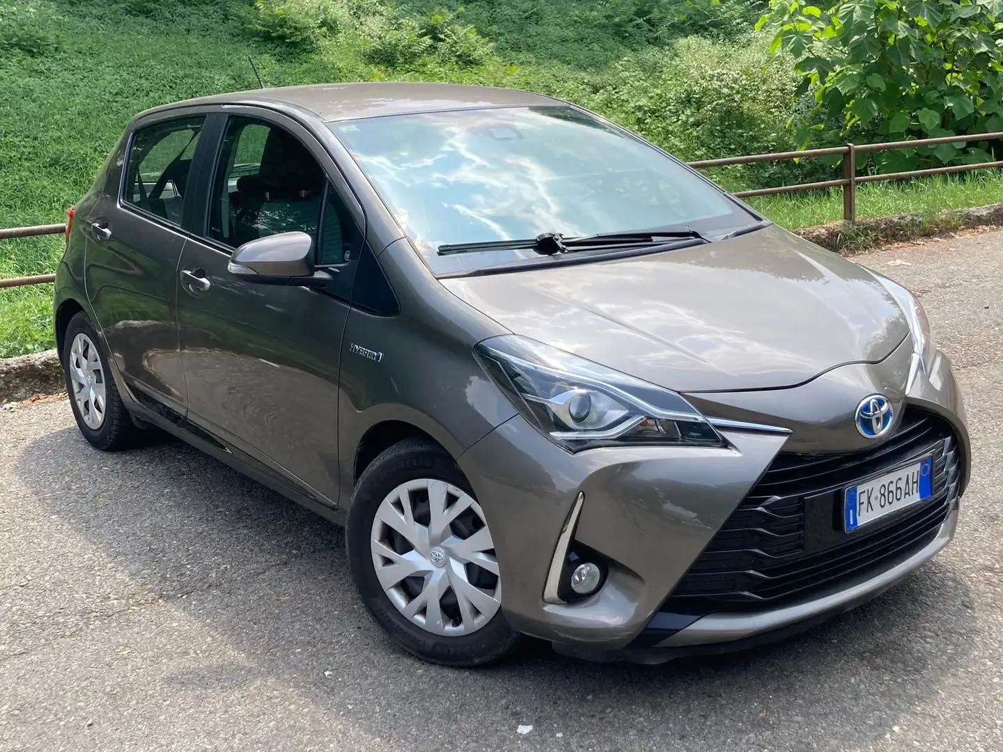 Toyota Yaris Hybrid XP13M(A) NHP13MH Blu/Azzurro - 1