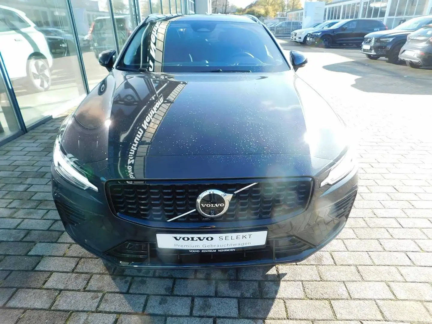 Volvo V60 T6 Recharge AWD Ultra Dark Grau - 2