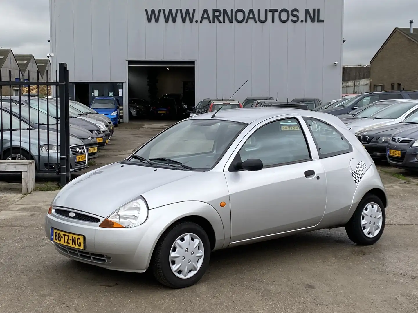 Ford Ka/Ka+ 1.3 Futura, AIRCO, STUURBEKRACHTIGING, ELEK-RAMEN, Grijs - 1