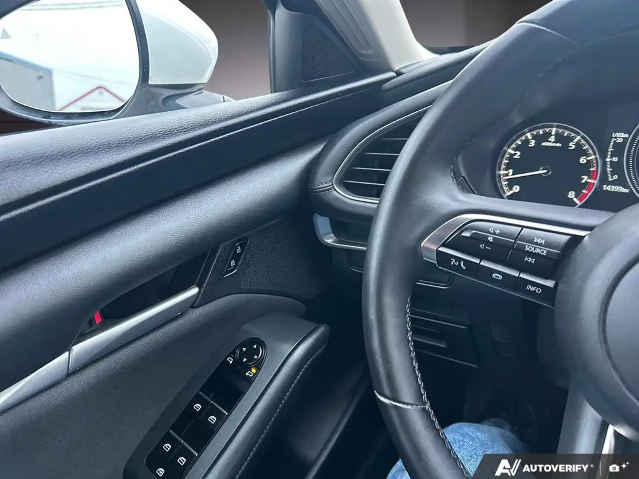 Mazda 3 снимка Mazda 3