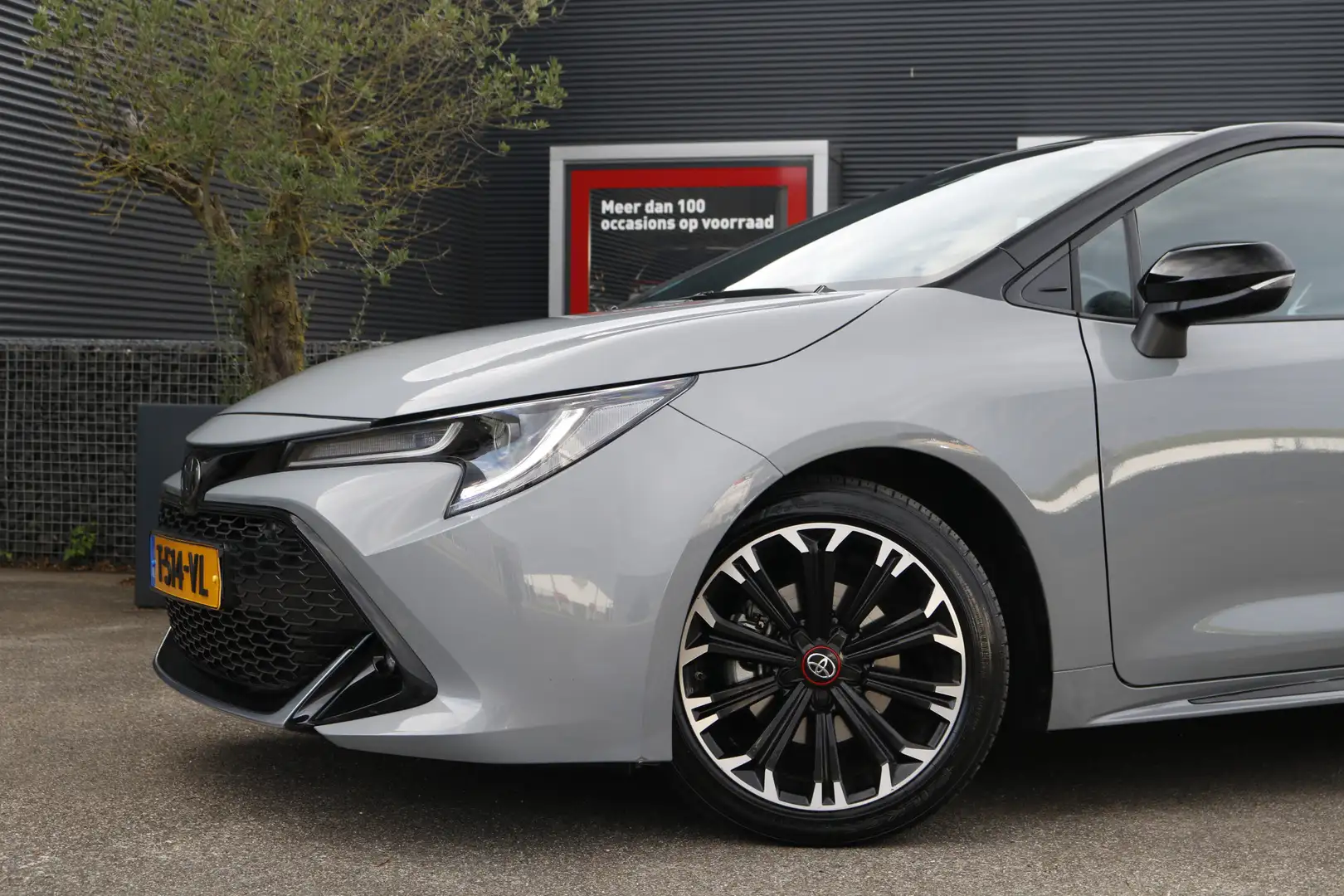 Toyota Corolla 1.8 Hybrid GR-Sport | sportstoelen | stoelverwarmi Grijs - 2