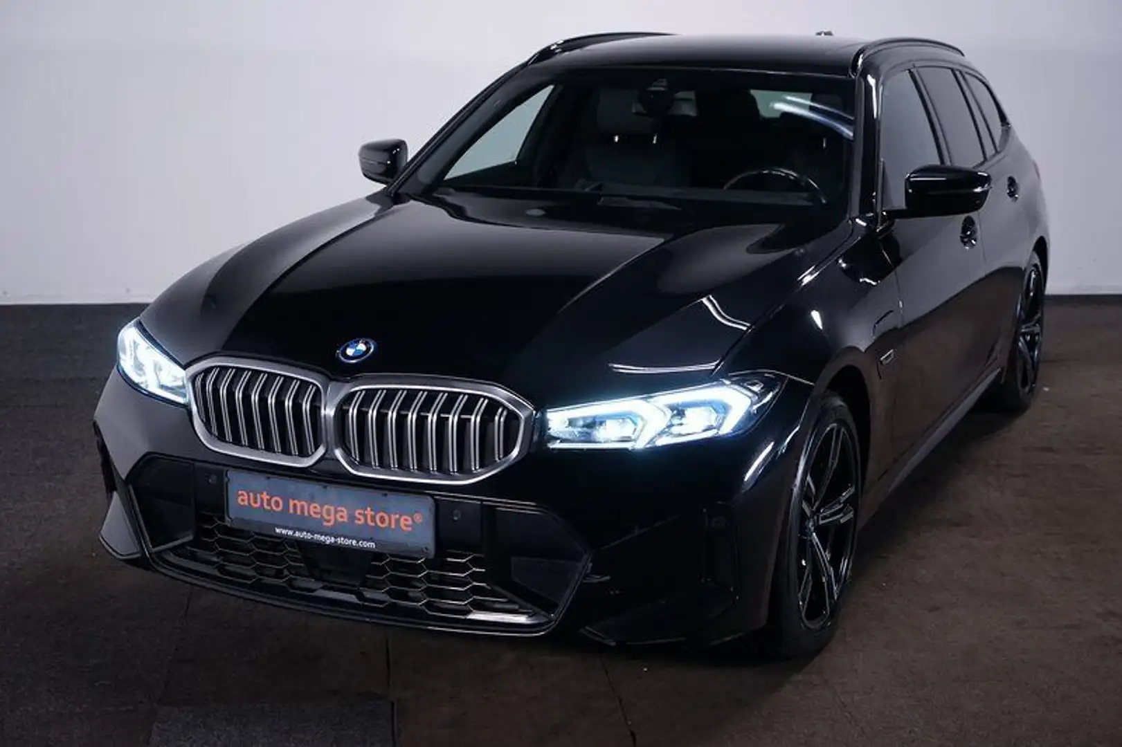 BMW 330 e xDrive Touring M-Sport Kamera/ACC/AUT/LED Schwarz - 1