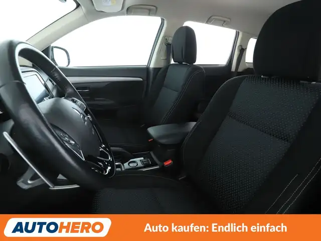 Mitsubishi Outlander view 10