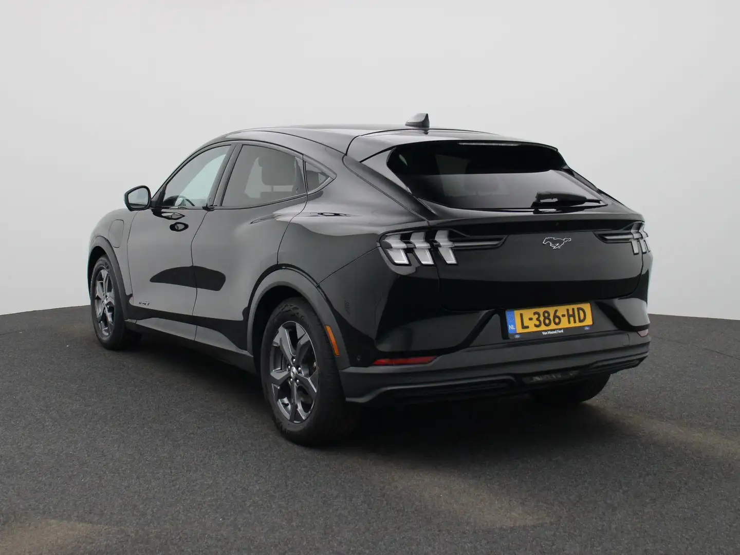 Ford Mustang Mach-E RWD 75 kWh | Navigatie | Stoelverwarming | Elektri Nero - 2