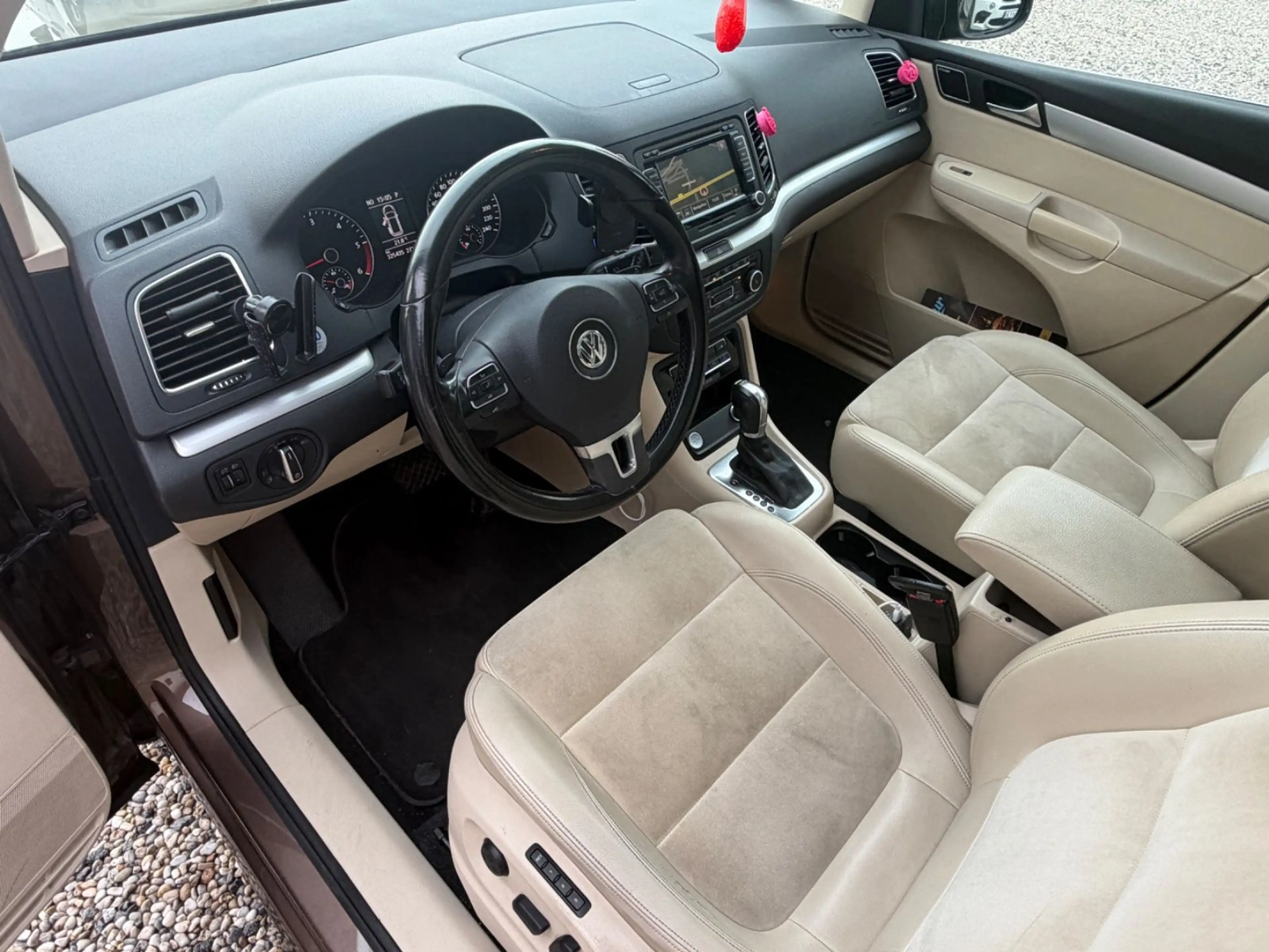 Volkswagen Sharan Highline AUT. NAVI LEDER PDC KEYLESS PANO — photo 11