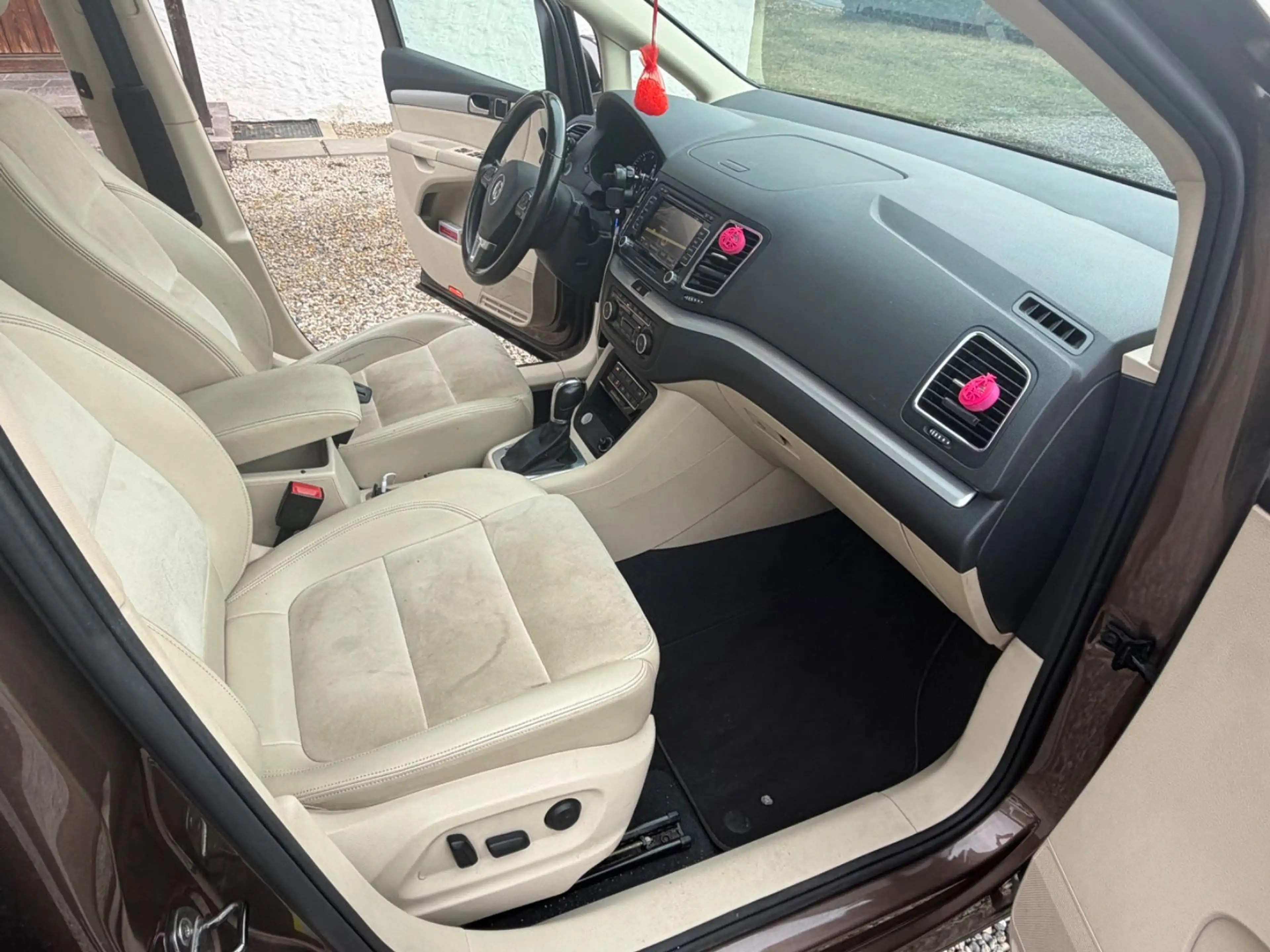 Volkswagen Sharan Highline AUT. NAVI LEDER PDC KEYLESS PANO — photo 8