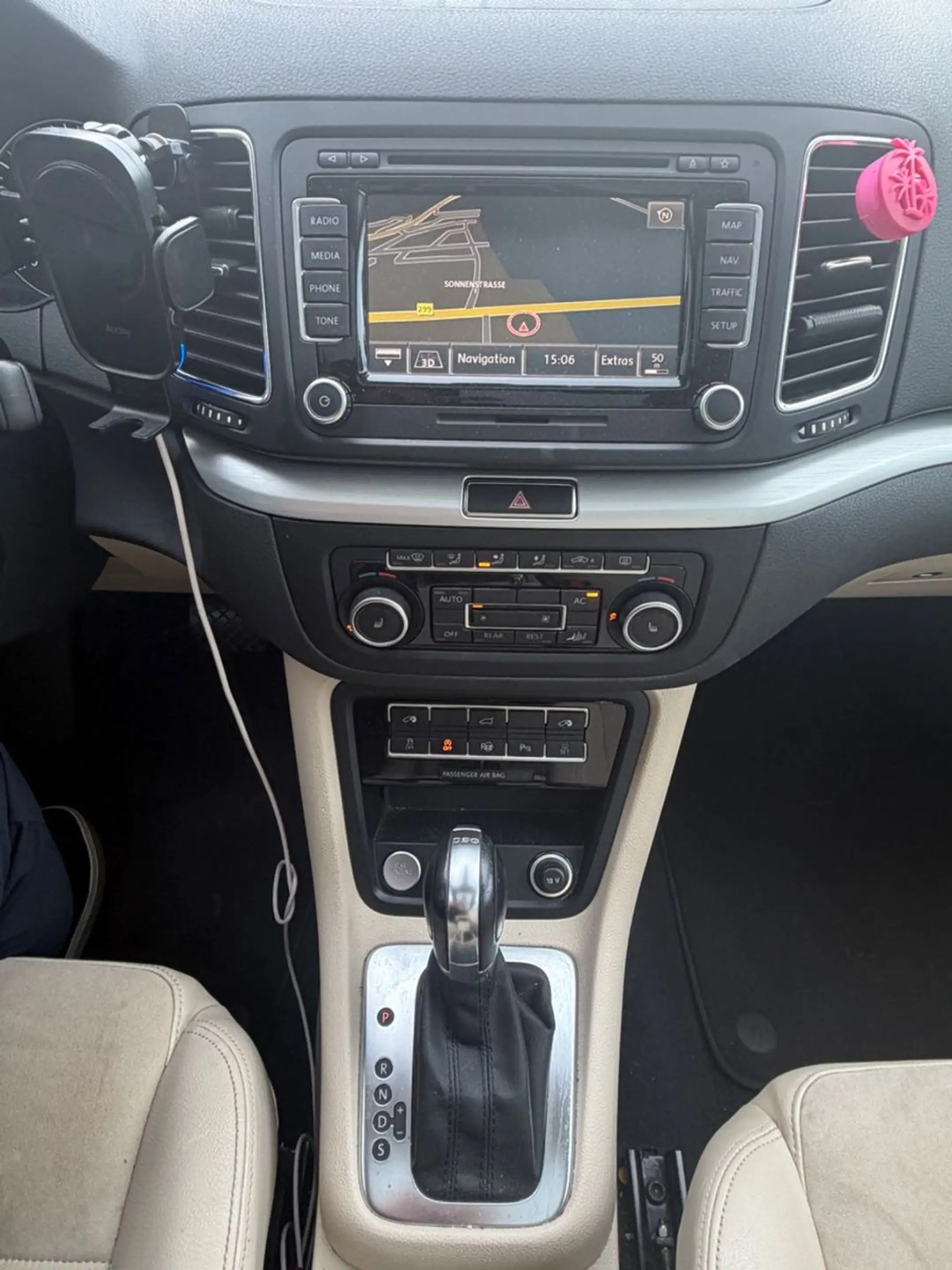 Volkswagen Sharan Highline AUT. NAVI LEDER PDC KEYLESS PANO — photo 7