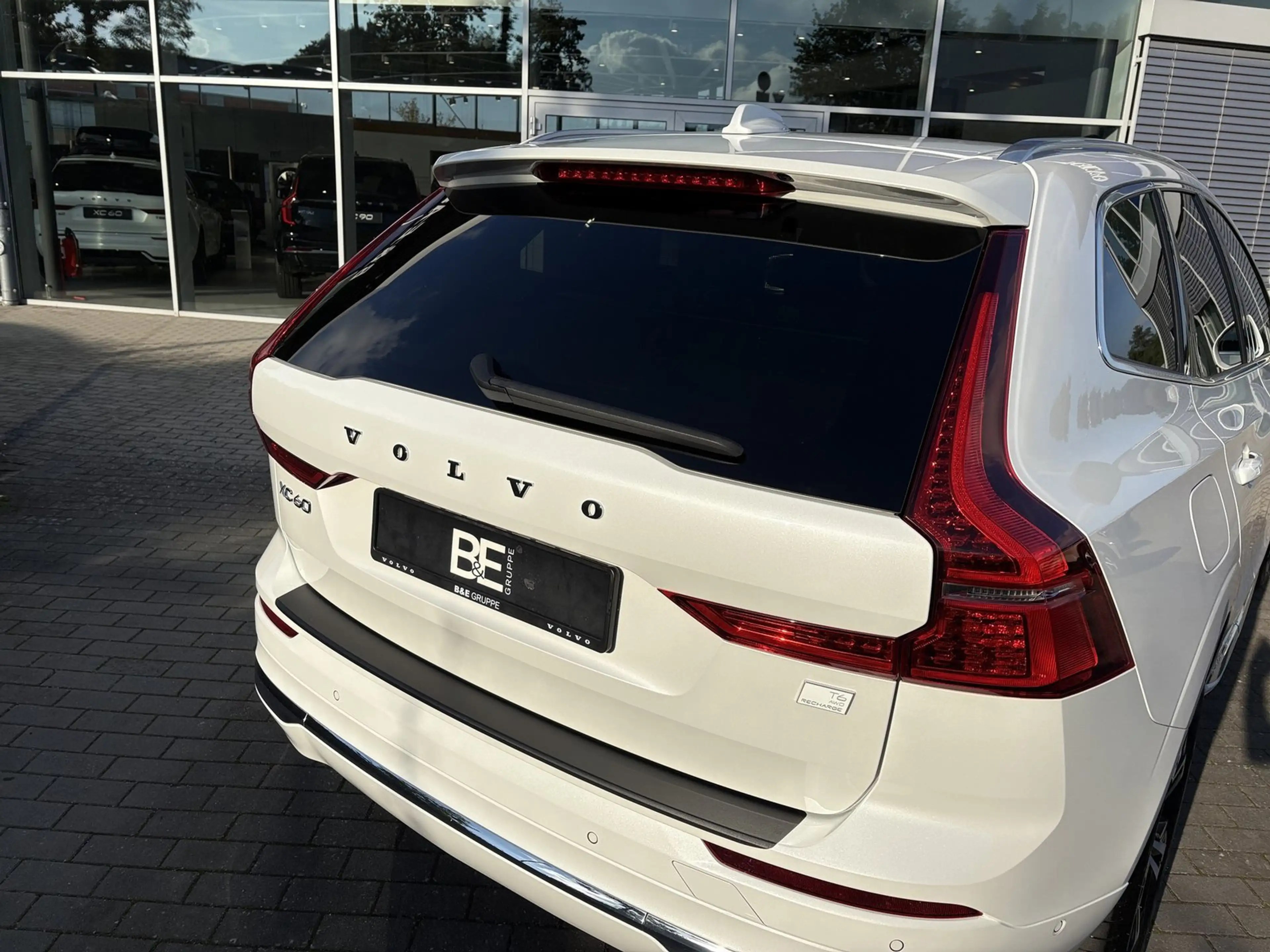 Volvo XC60 T6 AWD Inscription Expr. Plug-In — photo 4