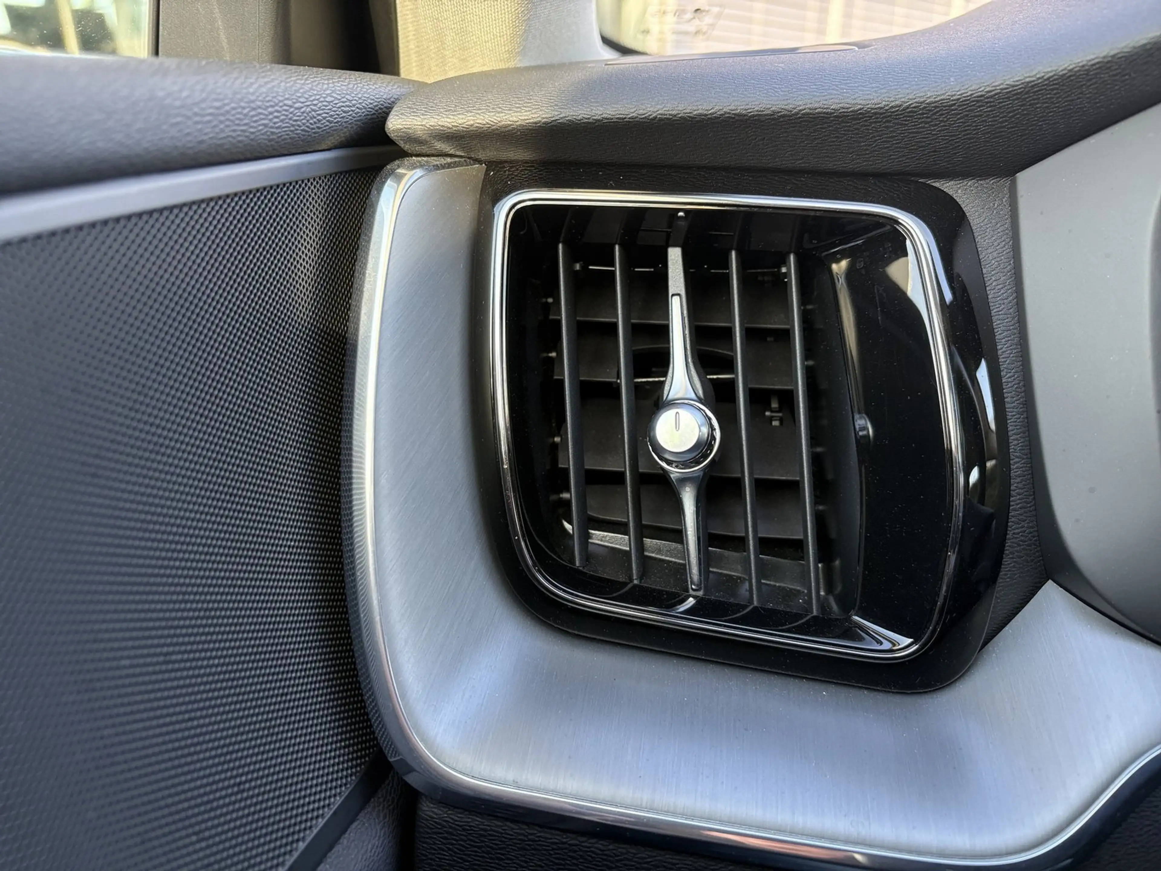 Volvo XC60 T6 AWD Inscription Expr. Plug-In — photo 12