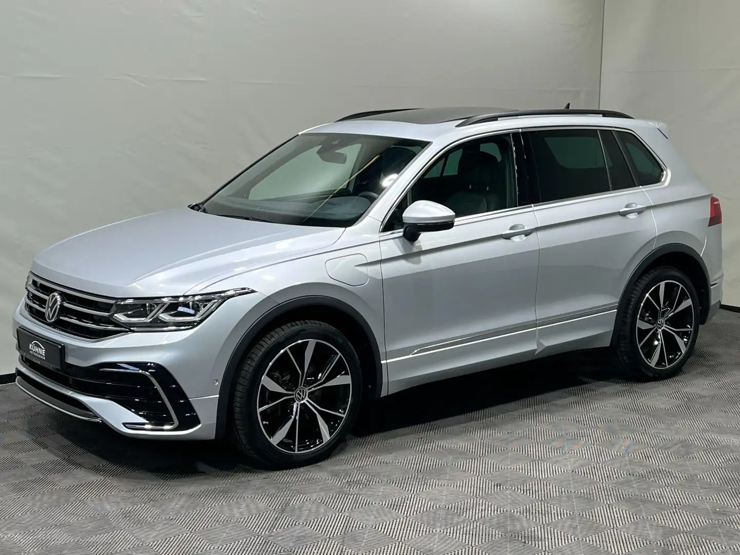 Volkswagen Tiguan R-Line 1.4 TSI eHybrid | MATRIX NAVI PANO Silber - 2