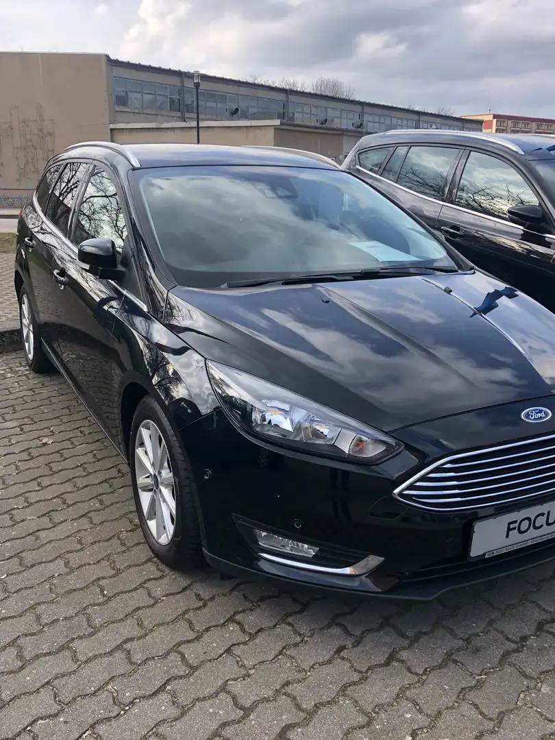 Ford Focus Turnier 1.0 EcoBoost Start-Stopp-System Titanium Schwarz - 1