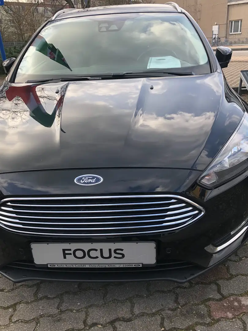 Ford Focus Turnier 1.0 EcoBoost Start-Stopp-System Titanium Schwarz - 2