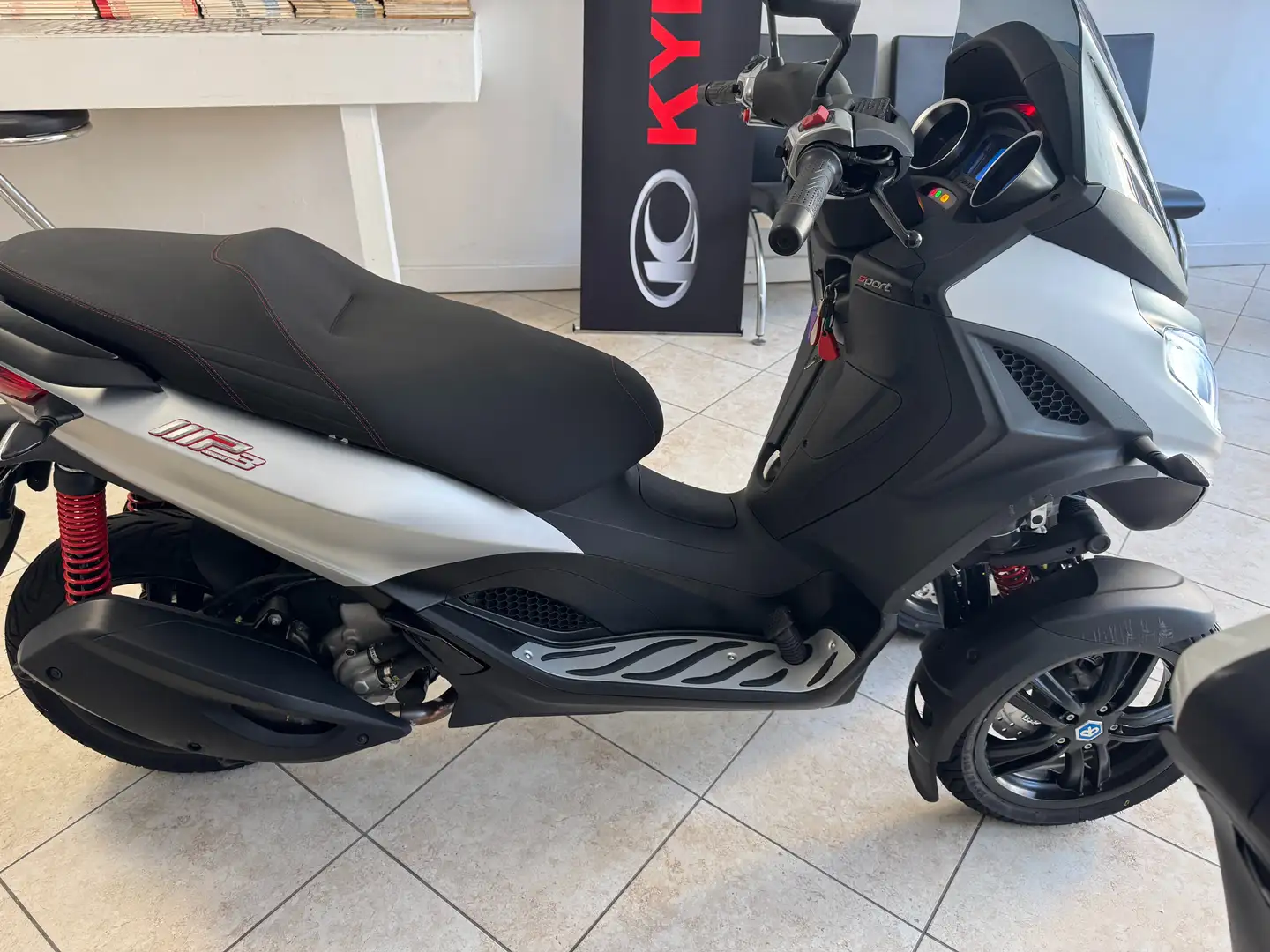 Piaggio MP3 300 HPE Argento - 2