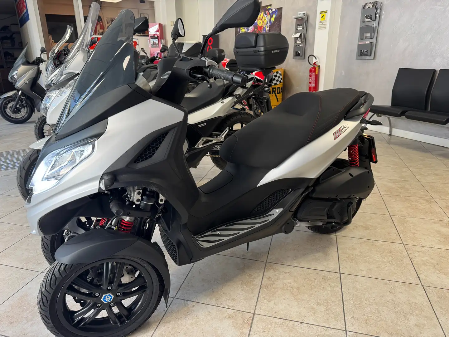 Piaggio MP3 300 HPE Argento - 1