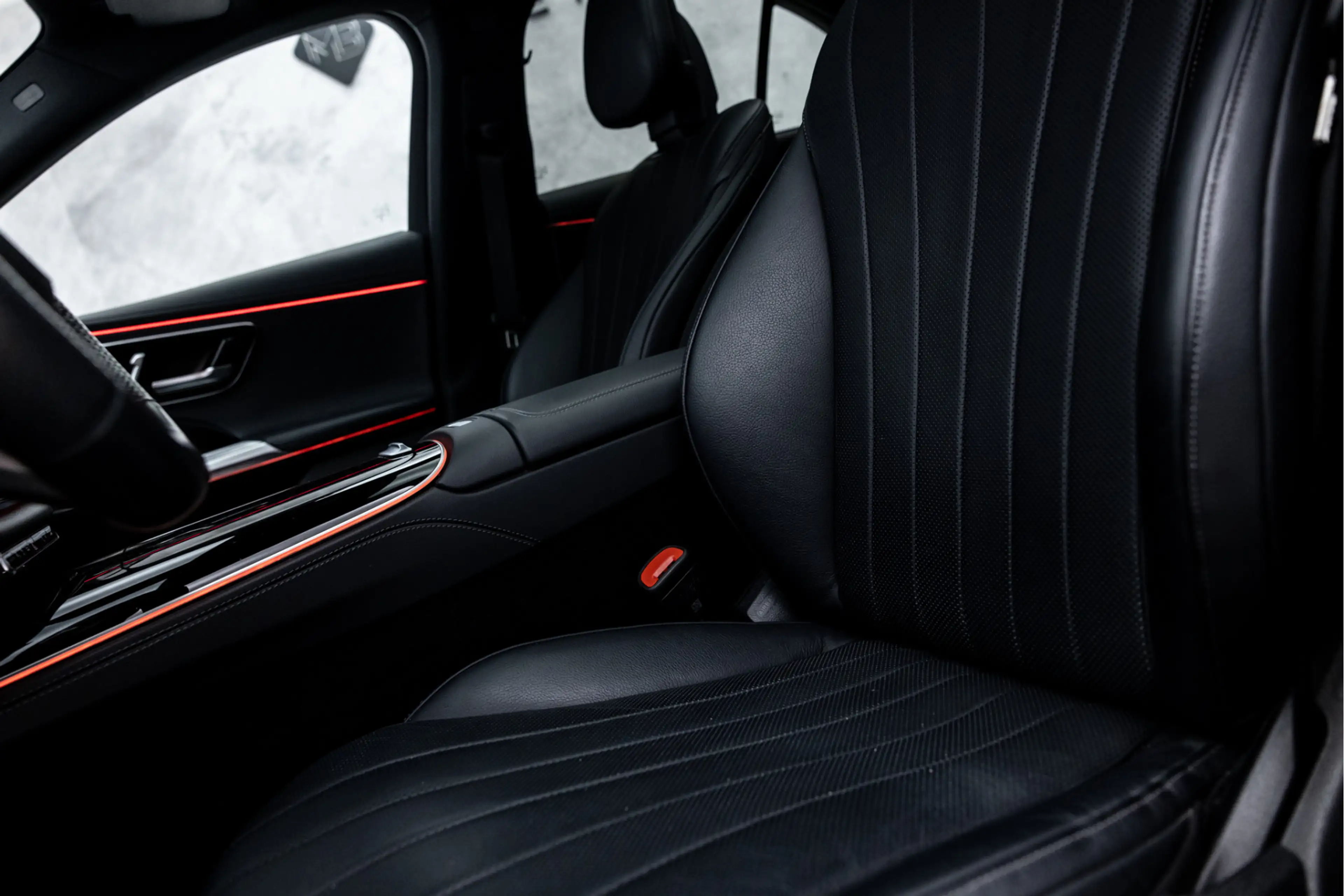 Mercedes-Benz E 400 e 4MATIC AMG Line | Pano | Hyperscreen | Stoelvent — photo 23