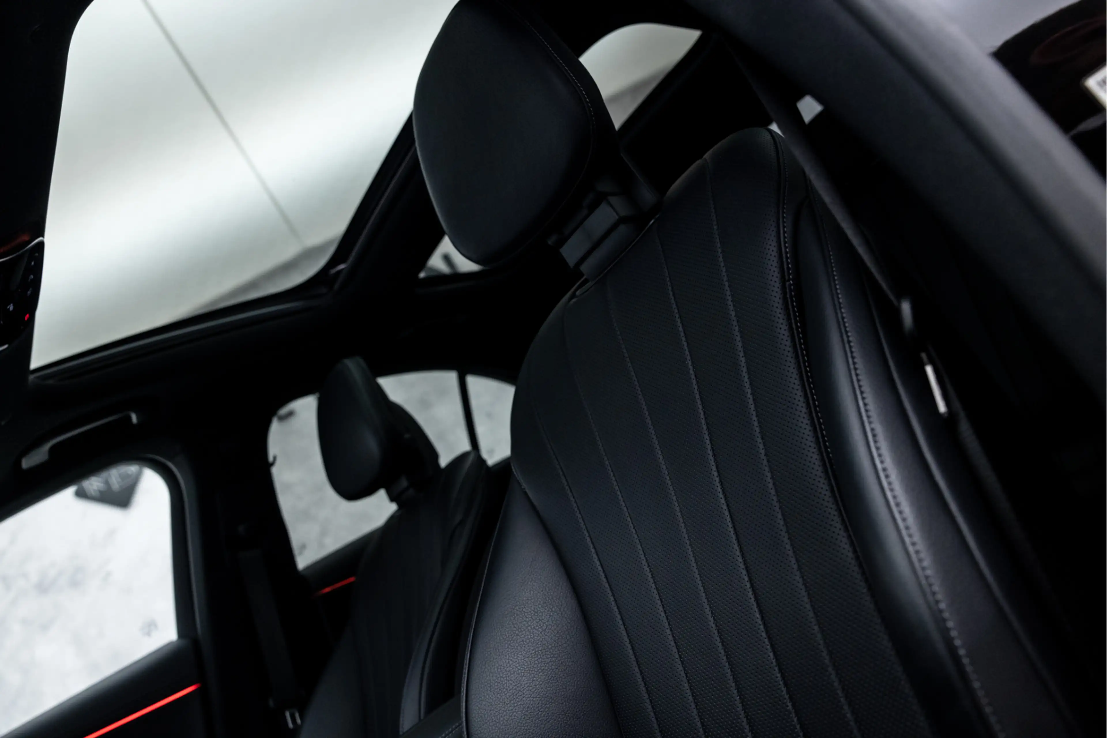 Mercedes-Benz E 400 e 4MATIC AMG Line | Pano | Hyperscreen | Stoelvent — photo 24