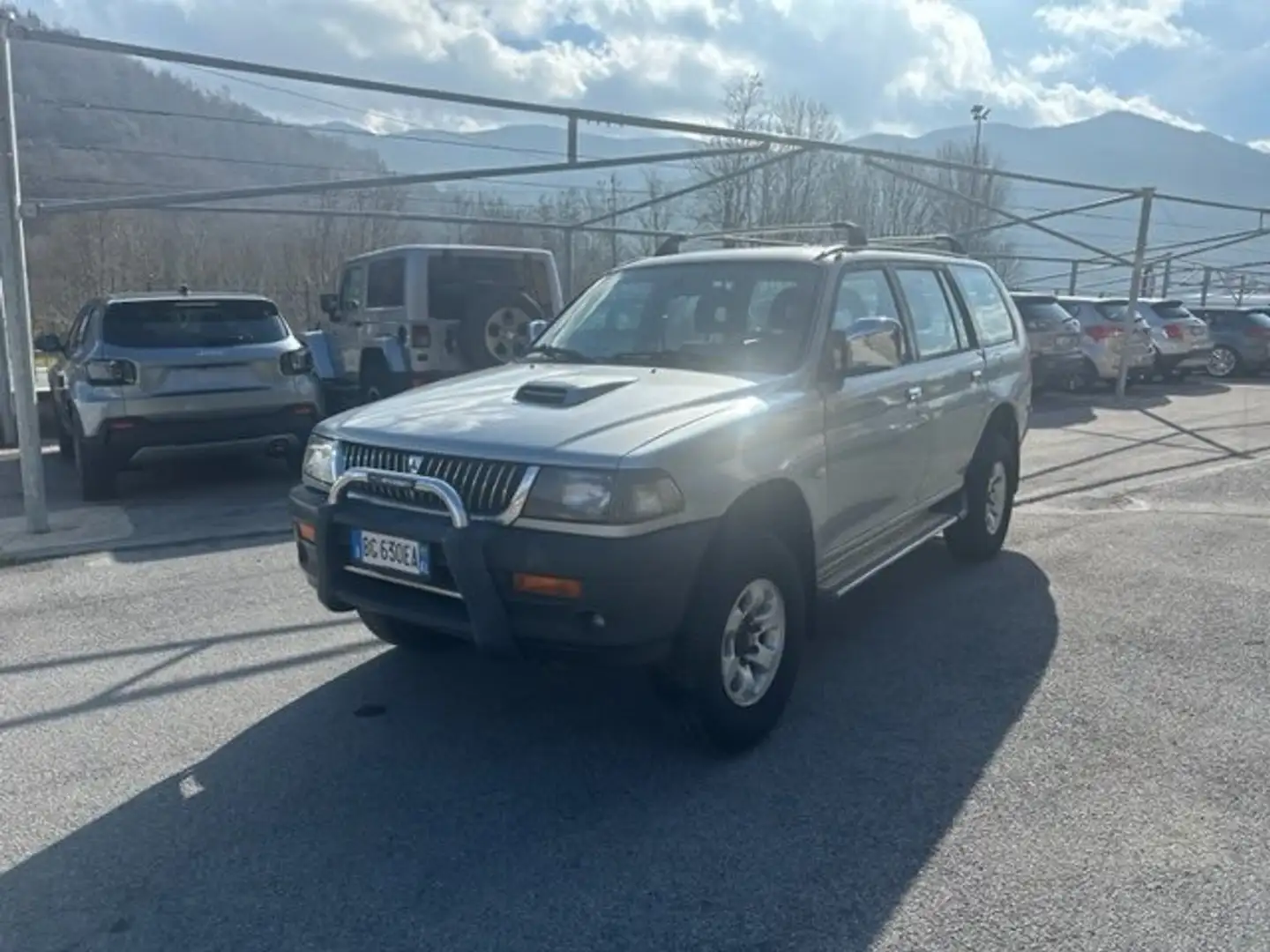 Mitsubishi Pajero Sport 2.5 tdi GLX c/abs,airbag,clima 4wd GANCIO TRAINO Gris - 2