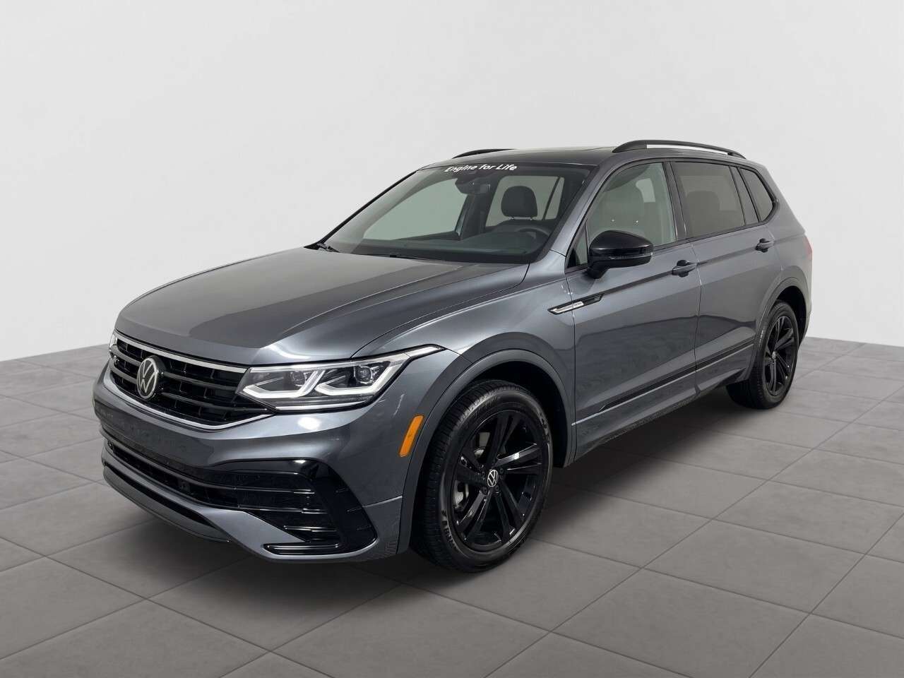 2023 Volkswagen Tiguan R-Line Black | AWD | Sunroof