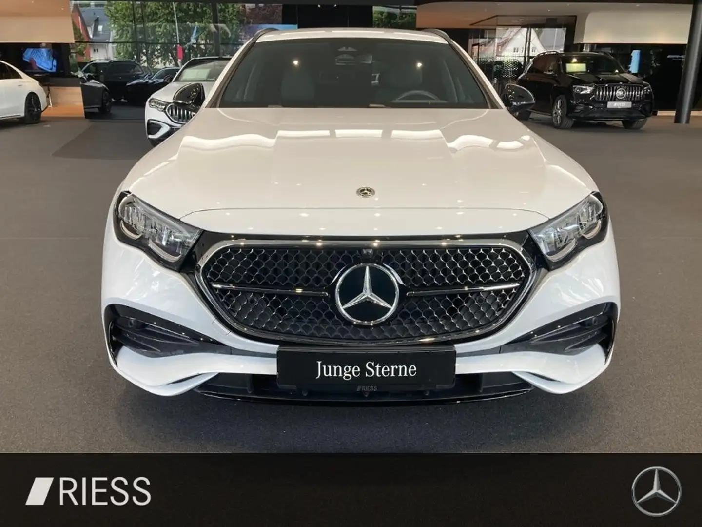 Mercedes-Benz E 300 de T AMG AHK BURM 20 NIGHT DISTR KEYLESS Weiß - 2