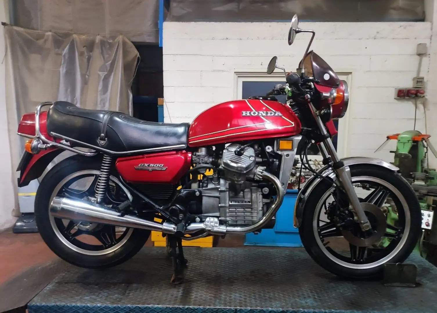 Honda CX 500 Červená - 1