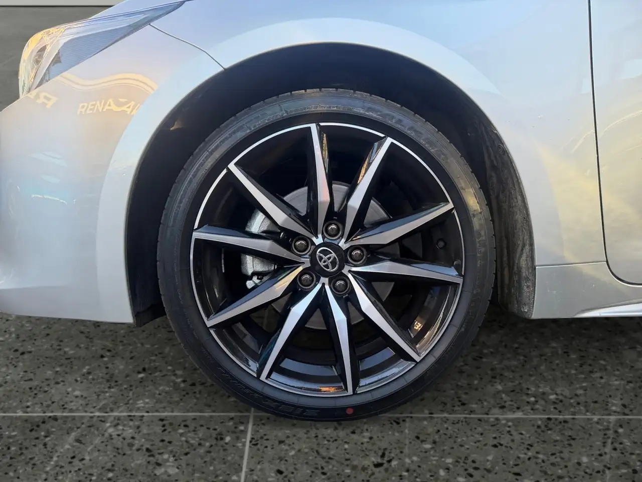 Toyota Corolla TS GR Sport +1,99%! +Sportsitze +18 Alu 14