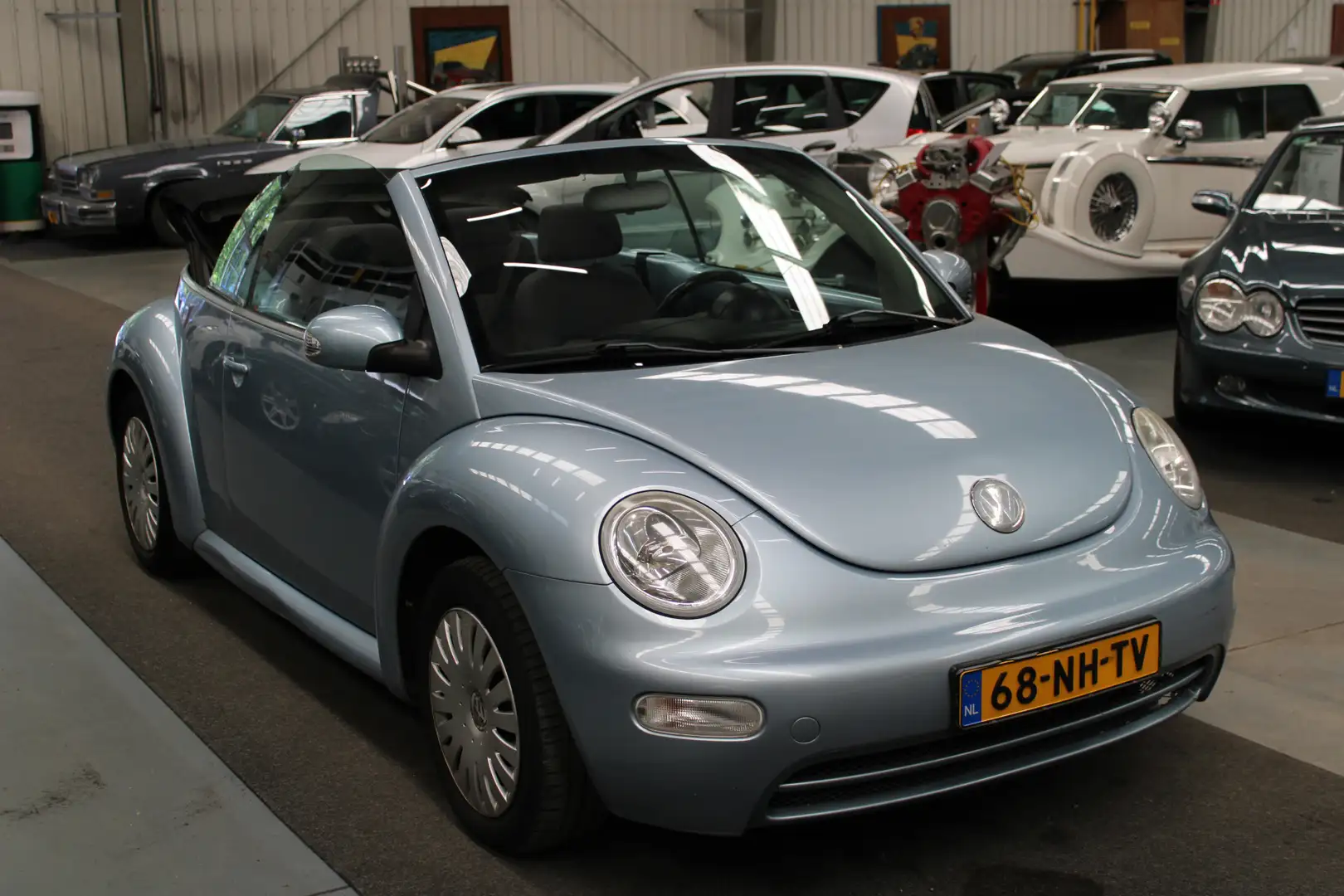 Volkswagen New Beetle Cabriolet 1.6 NAP, Airco, Cruise Control, Stuurbek Blauw - 2