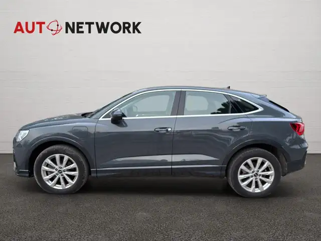 Audi Q3 view 6
